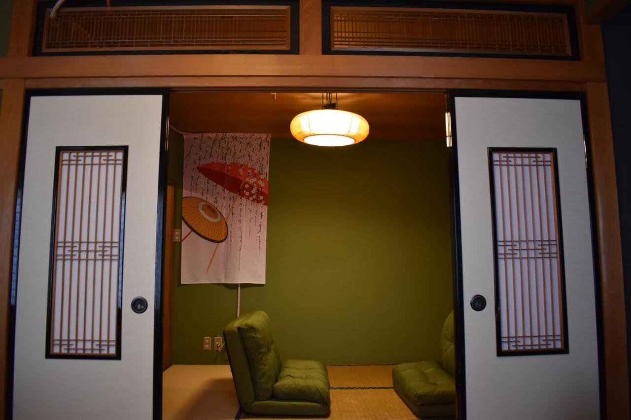 Only For One Group Cheaper For 6Th & 7Th Guest 市街地中心部 一棟貸しの宿 Guest House Don'S Home Takajama Exteriér fotografie